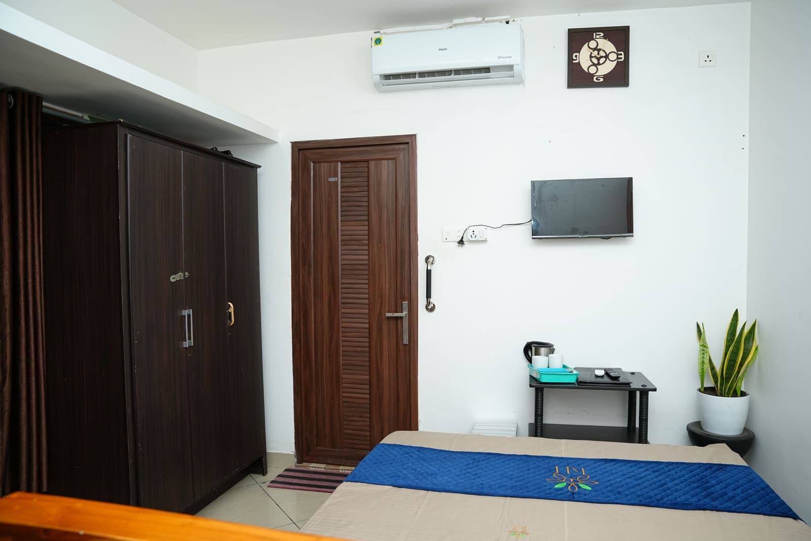 Classic Double Room interior, view 4 — Kaivalyam Homestay, Padichira, Wayanad